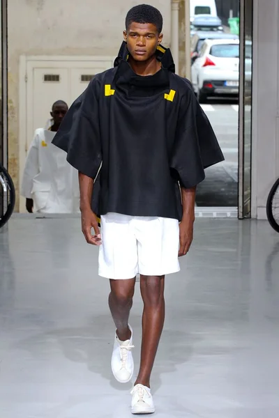 Look 10